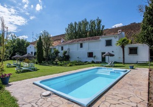 Rustic Cottage in El Padul with Swimming Pool