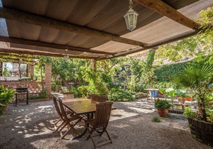 Rustic Cottage in El Padul with Swimming Pool