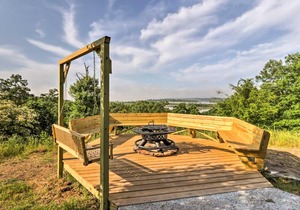 Rustic Lamar Cabin with Deck and Private Hot Tub