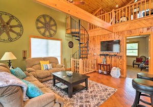 Rustic Lamar Cabin with Deck and Private Hot Tub