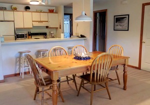S10 Cozy Bretton Woods ground level condo, mountain views, large yard, dog friendly, Great Location!
