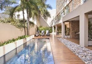 San Isidro Plaza Hotel