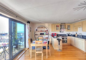 SANDSTONES, family friendly, luxury holiday cottage in West Bay