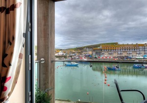 SANDSTONES, family friendly, luxury holiday cottage in West Bay