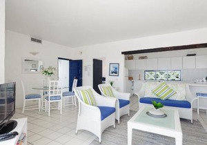Santorini Akrotiri 30 - Family only