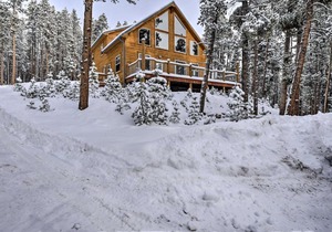 Scenic Mountain Cabin on 4 Wooded Acres and Hot Tub!
