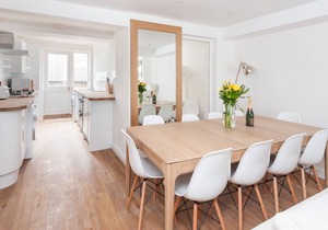 Sea Breeze, 3 bed cottage with garden & parking (sleeps 10) by MyHolidayLet