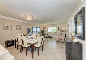 Sea Grape Inn 5- BEACHFRONT Property