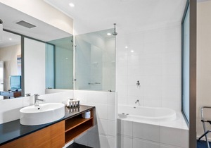 Sea Side 205 - Spacious modern apartment perfect for couples