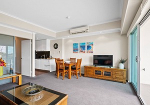 Sea Side 205 - Spacious modern apartment perfect for couples