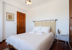 Sea View Apartment, by Rent4All