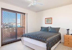 Seabreeze 3 - Level stroll to the Rockpool, Cafes and Main Street Shops