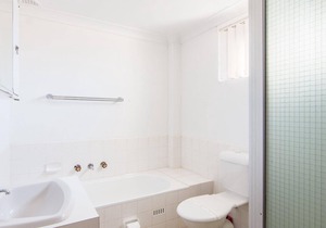 Seabreeze 3 - Level stroll to the Rockpool, Cafes and Main Street Shops