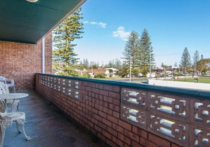 Seabreeze 3 - Level stroll to the Rockpool, Cafes and Main Street Shops