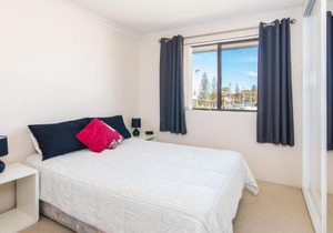 Seabreeze 4 opposite the bowling club Tuncurry