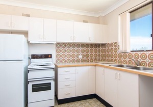 Seabreeze 4 - Opposite Tuncurry Bowling Club!
