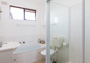 Seabreeze 4 - Opposite Tuncurry Bowling Club!