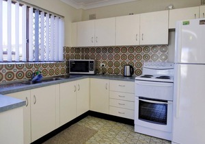 Seabreeze 6 - Opposite Tuncurry Bowling Club!