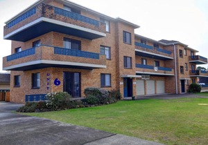 Seabreeze 6 - Opposite Tuncurry Bowling Club!