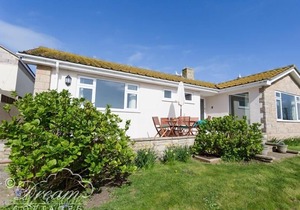 SEACLIFF, pet friendly, country holiday cottage in West Bay