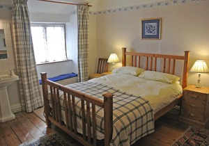 Seagate Cottage, 17C Fisherman's Cottage, opposite beach with beautiful views