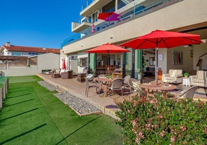 Seaside Luxury Duplex with Putting Green E950-0