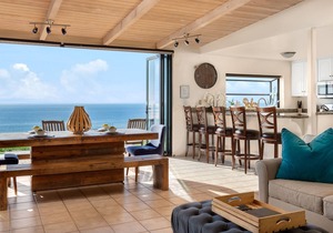 Seaside Luxury Duplex with Putting Green E950-0
