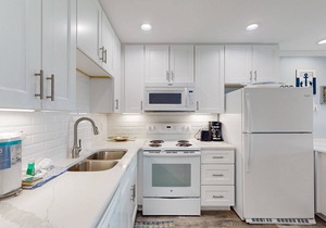 Second-Floor, Ocean View Condo with WiFi & Shared Pools/Hot Tub/Putt-Putt