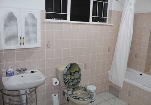 Secure Self-catered Apartment With Pool