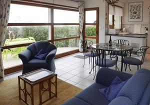 Semi-detached house with sea views, Plouhinec