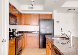 Serene Logan Circle 1BR w/Gym, W/D & Pool, walk to bars, by Blueground