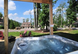 Serenity Summit: Centrally located townhome with hot tub