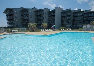 Shipwatch Villa 1309 / Internet, Community Pool, Elevator!!