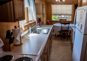 Short walk to the beach! 2 bedrooms, quiet neighborhood, fenced yard & WiFi