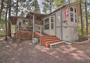 Show Low Retreat with Deck, 13 Mi to Hon-Dah!