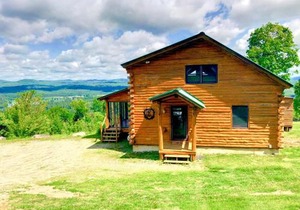 SI INCREDIBLE VIEWS from this log cabin with large deck huge yard fire pit hot tub