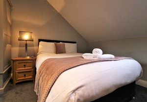 Signature - Linden Cottage Room 3