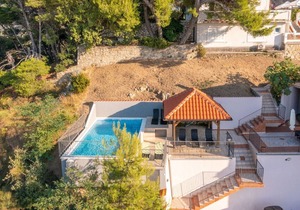 Simple and functional two bedroom apartment on island of Rab