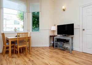 Sinclair Gardens Apartment, London