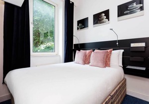 Sinclair Gardens Apartment, London