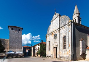 Six-Bedroom Holiday Home in Cabrunici
