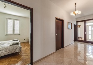 Six-Bedroom Holiday Home in Cabrunici