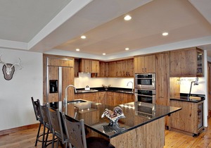 Ski-In 3 Bedroom Condo with Jacuzzi Tub & Balcony