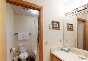 Ski-in/out townhome - perfectly situated in Big Sky Mountain Village!