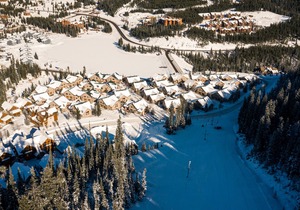 Ski-in/out townhome - perfectly situated in Big Sky Mountain Village!