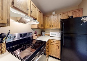 Ski-in/ski-out condo with mountain view, seasonal pool