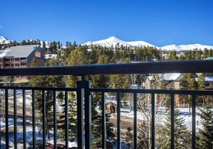 Ski-In/ski-Out Downtown Breckenridge Condo, Hot Tubs, Mountain Views!