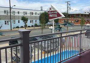 Skylark Resort Motel