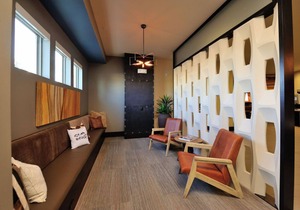 Sleek Bouldin Creek 1BR w/ Gym, Pool & W/D, nr downtown, by Blueground
