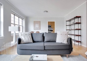 Sleek Evanston 1BR w/Dishwasher, walk to Northwestern, by Blueground